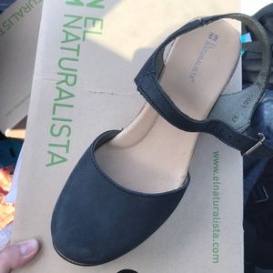 El Naturalista Wedge Sandal